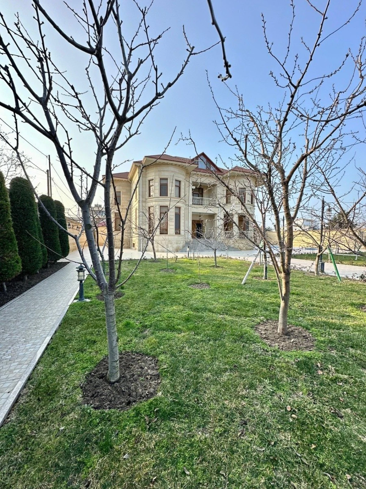 Kirayə verilir 6 otaqlı həyət evi 400 m²