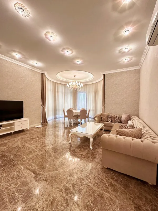 Kirayə verilir 6 otaqlı həyət evi 400 m²