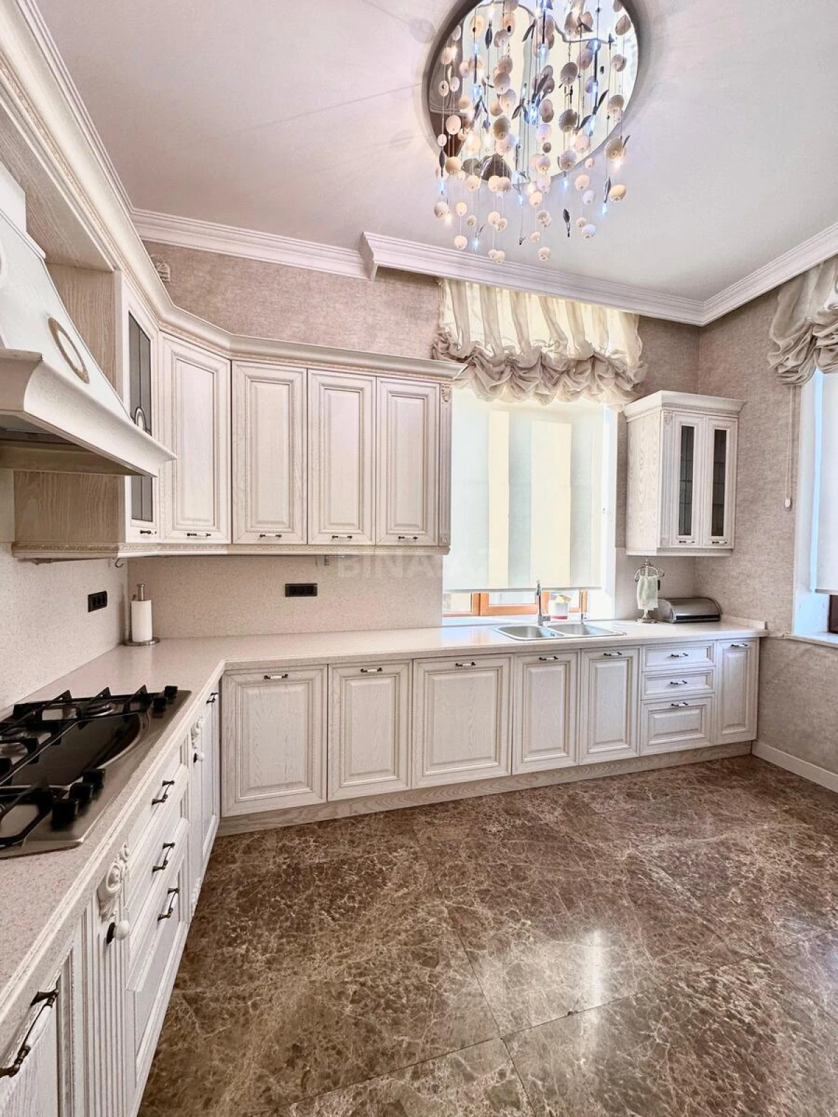 Kirayə verilir 6 otaqlı həyət evi 400 m²