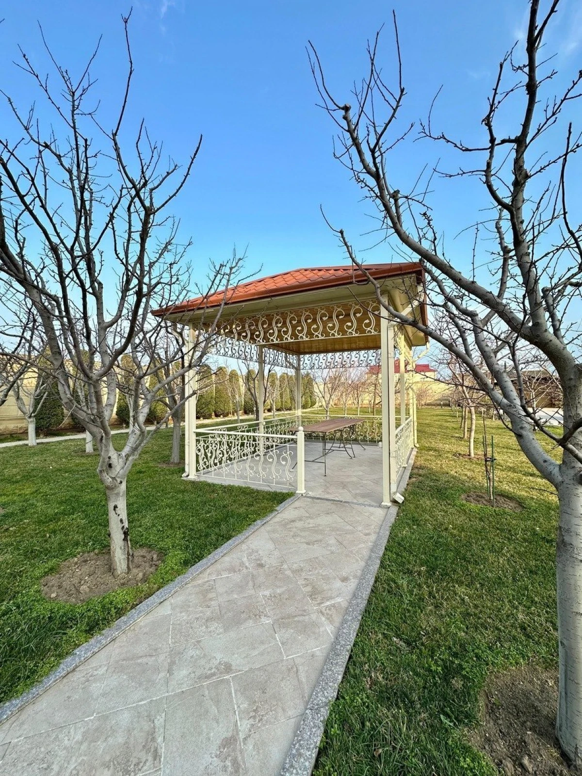 Kirayə verilir 6 otaqlı həyət evi 400 m²