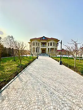 Kirayə verilir 6 otaqlı həyət evi 400 m²