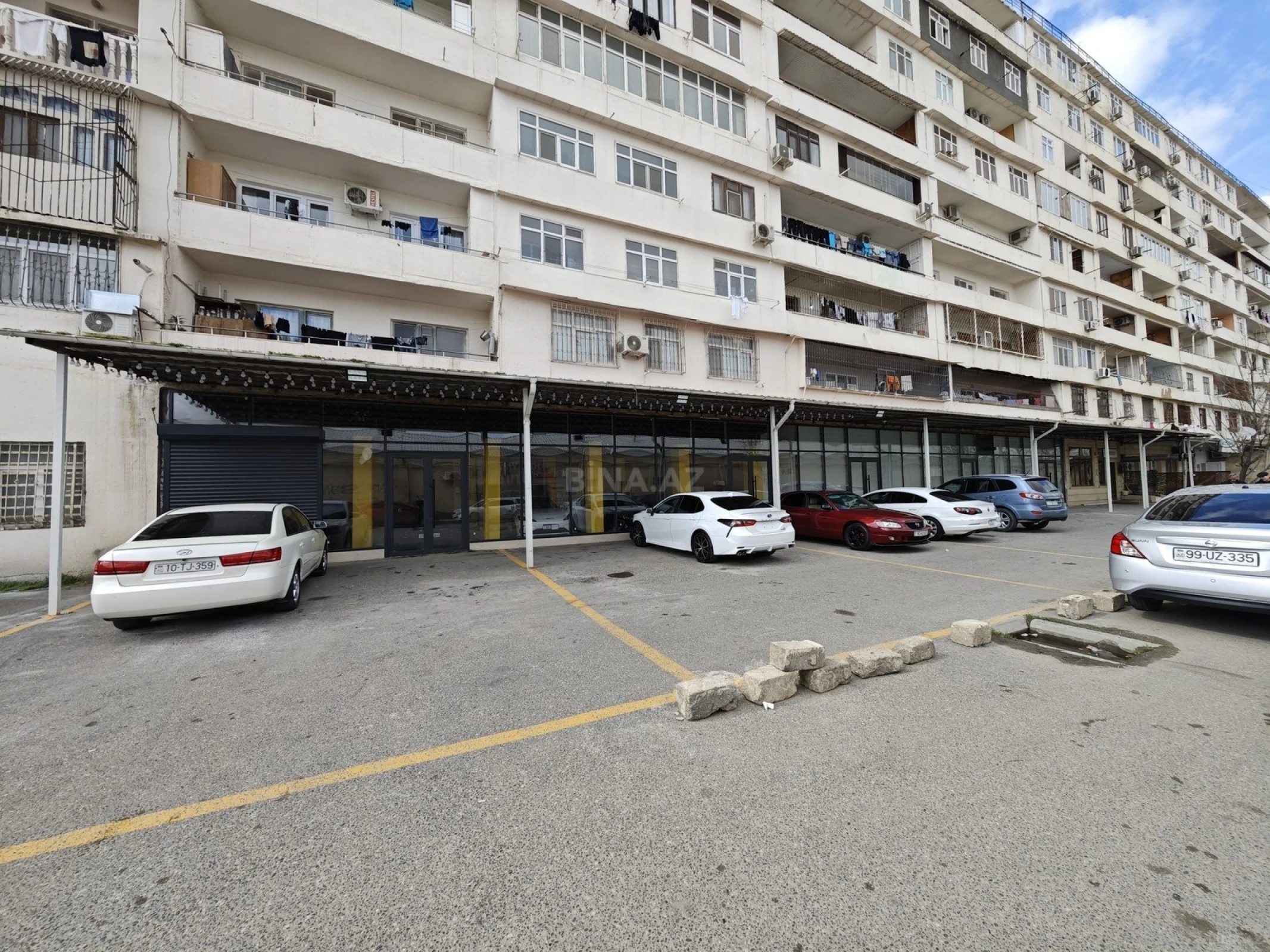 Satılır obyekt 220.3 m²