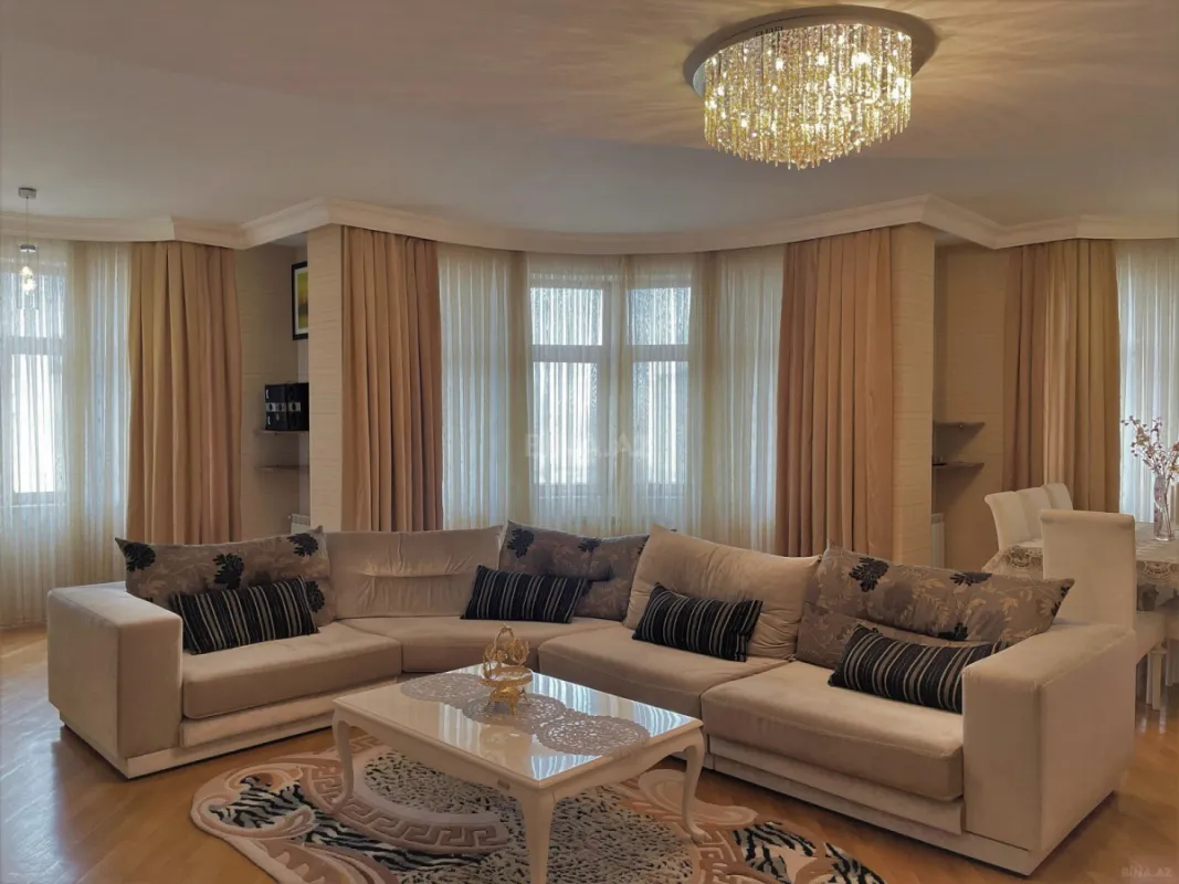 Satılır 3 otaqlı mənzil 152 m²