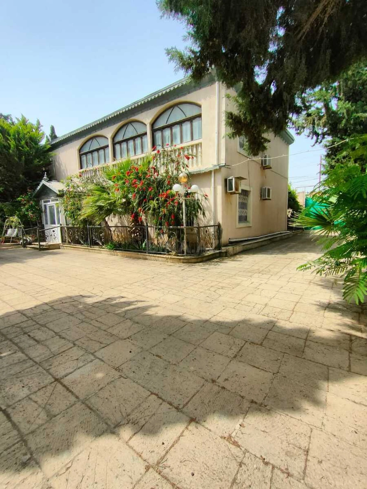 Satılır 4 otaqlı həyət evi 200 m²
