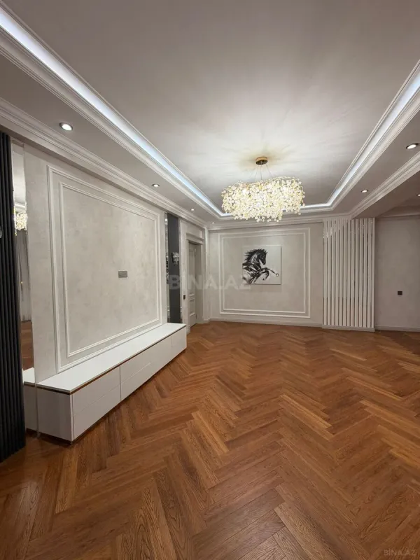 Satılır 3 otaqlı mənzil 138 m²