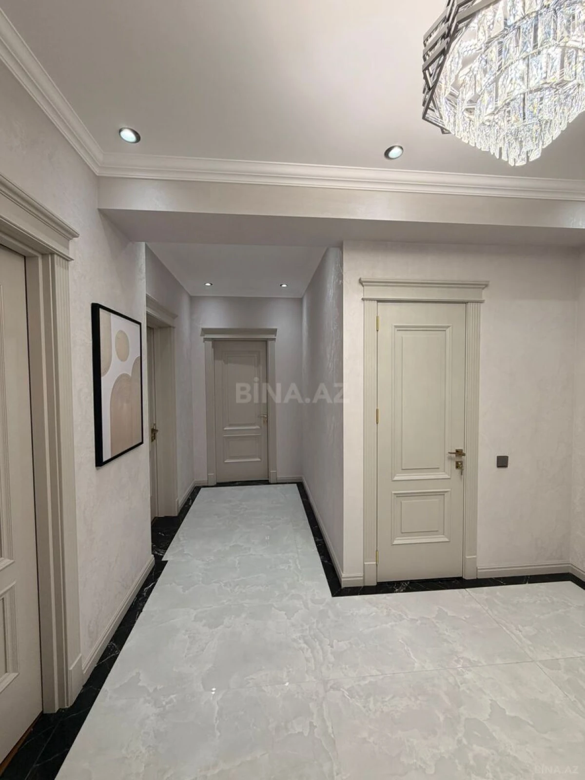 Satılır 3 otaqlı mənzil 138 m²