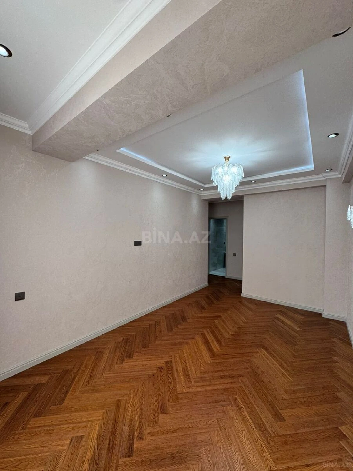 Satılır 3 otaqlı mənzil 138 m²