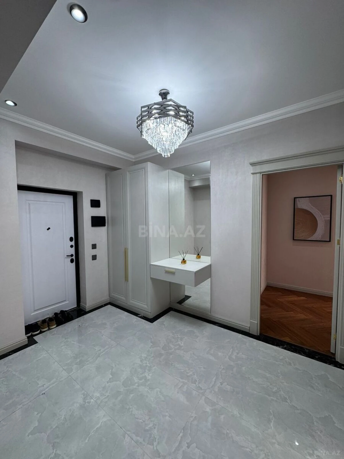 Satılır 3 otaqlı mənzil 138 m²