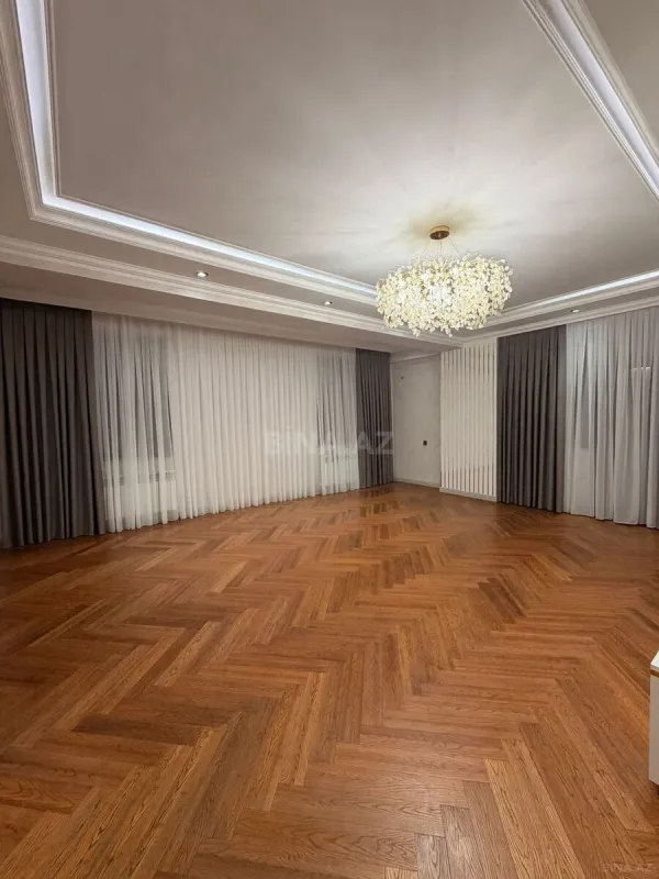 Satılır 3 otaqlı mənzil 138 m²