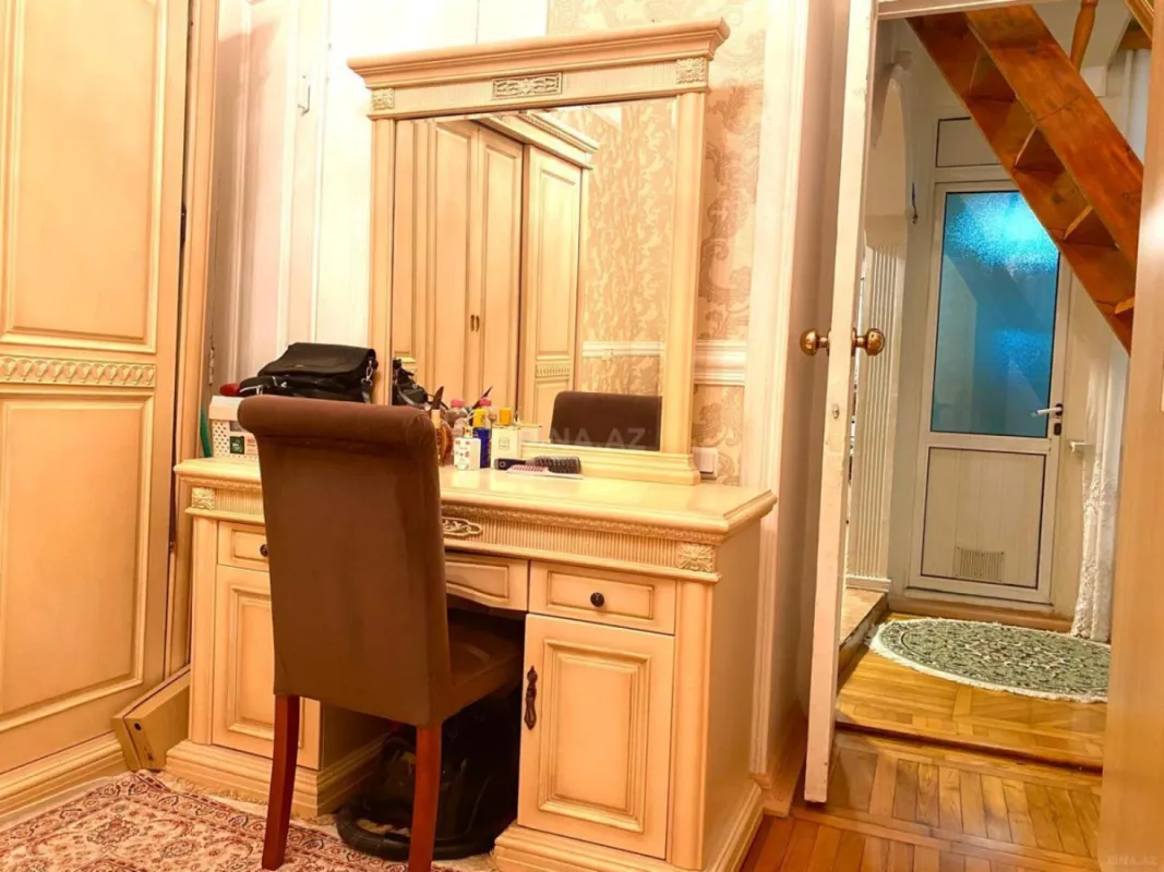 Satılır 4 otaqlı mənzil 100 m²