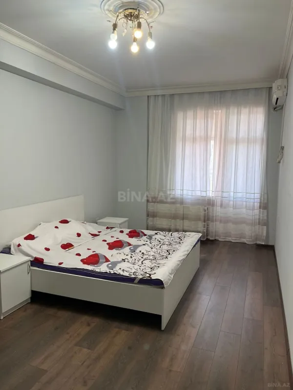Kirayə verilir 3 otaqlı mənzil 130 m²