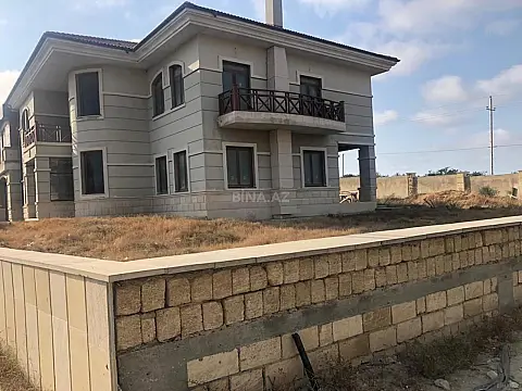 Satılır 8 otaqlı həyət evi 300 m²