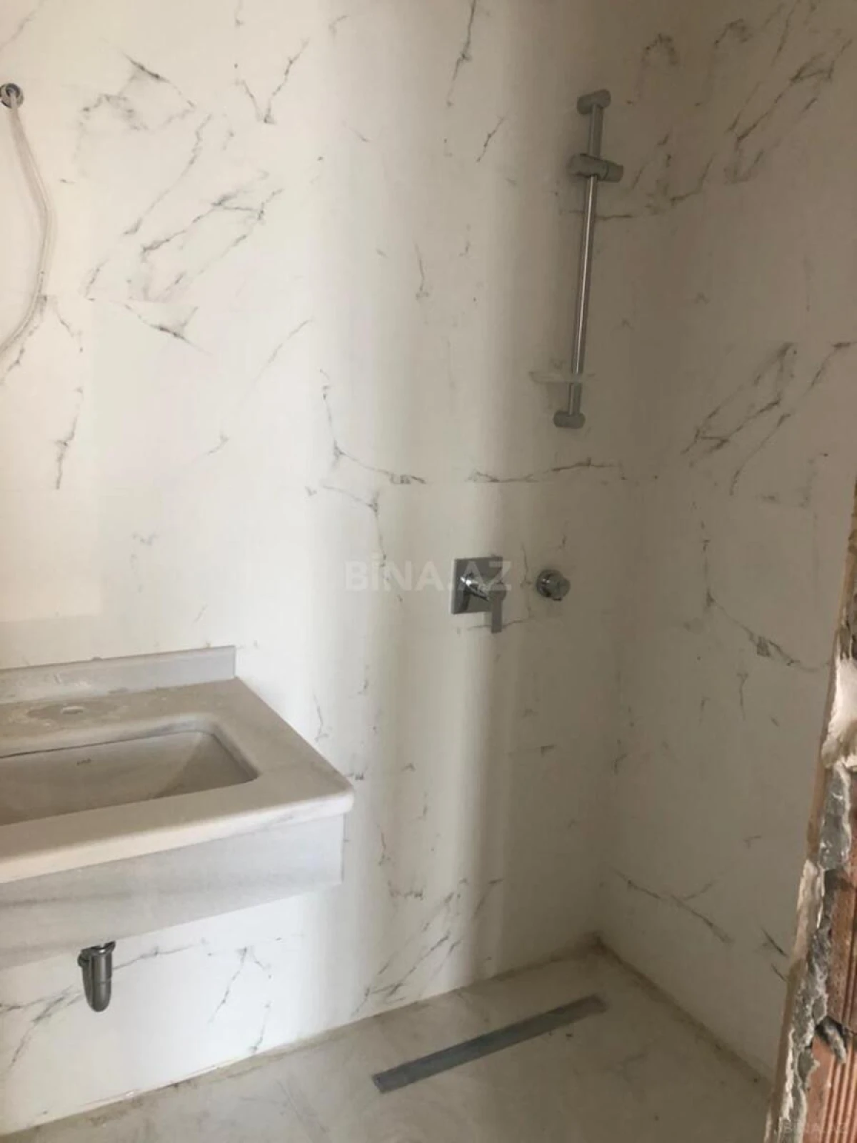 Satılır 8 otaqlı həyət evi 300 m²