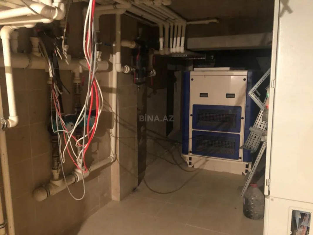 Satılır 8 otaqlı həyət evi 300 m²