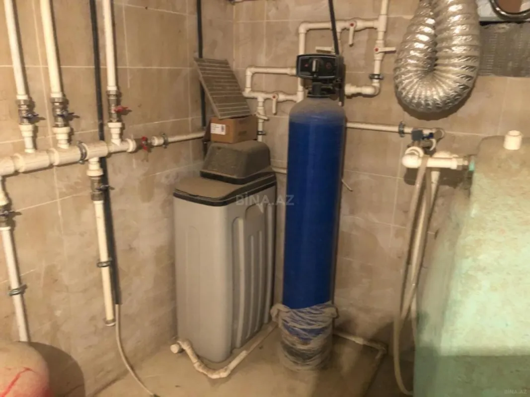 Satılır 8 otaqlı həyət evi 300 m²