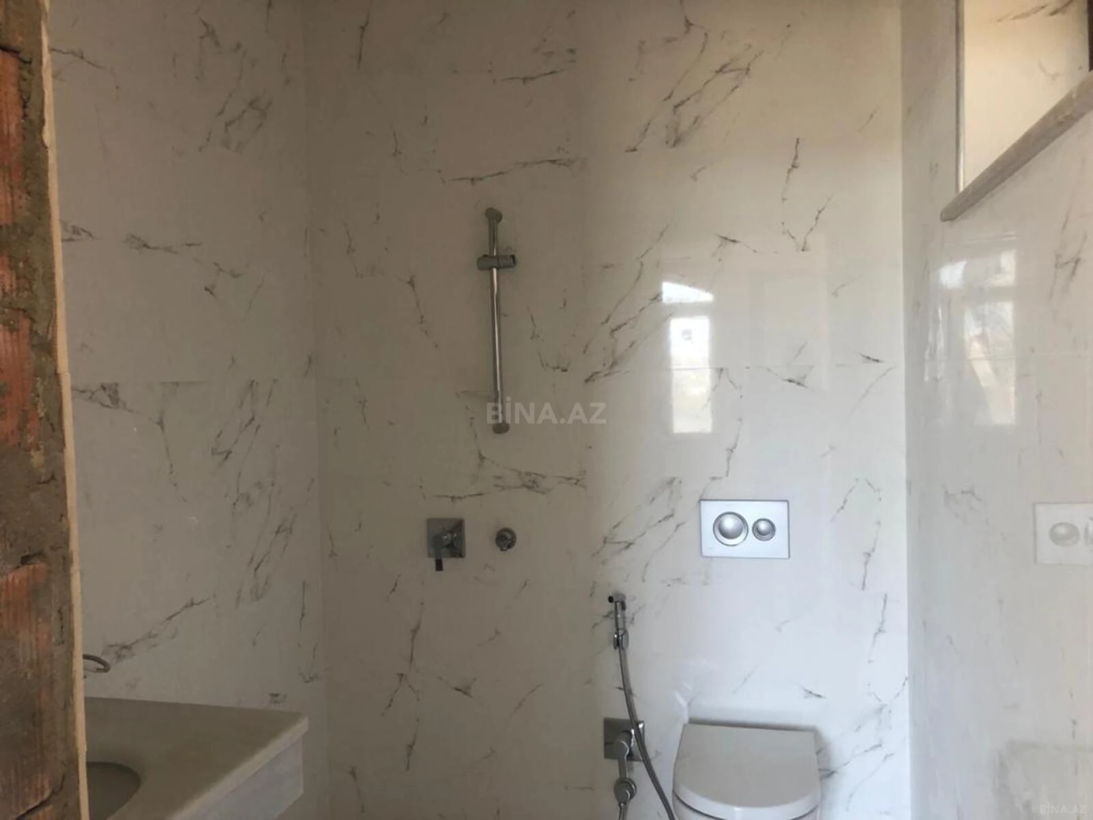 Satılır 8 otaqlı həyət evi 300 m²