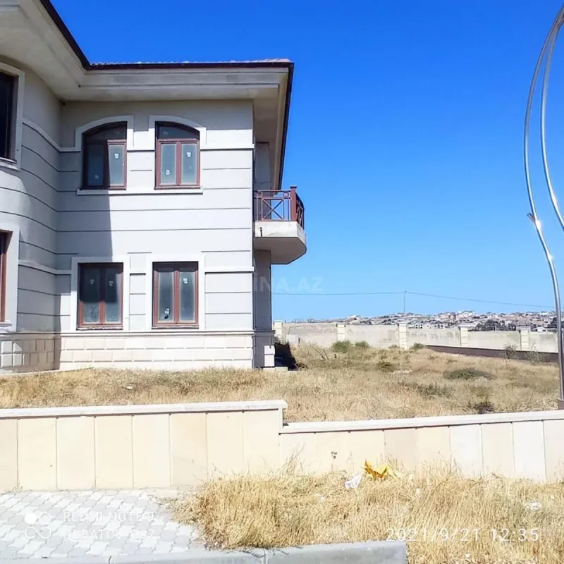 Satılır 8 otaqlı həyət evi 300 m²