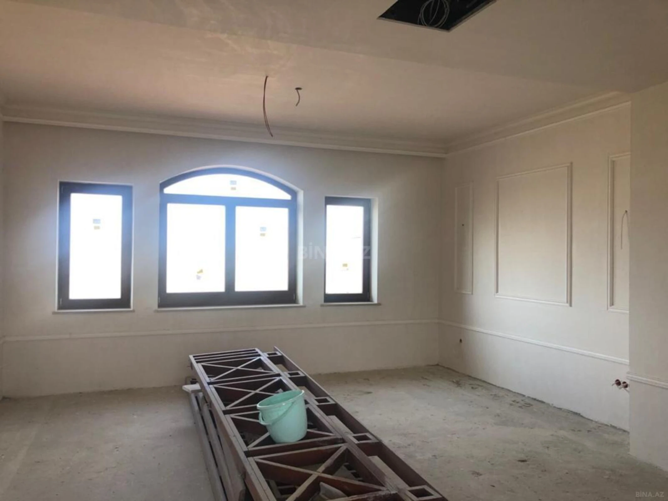 Satılır 8 otaqlı həyət evi 300 m²