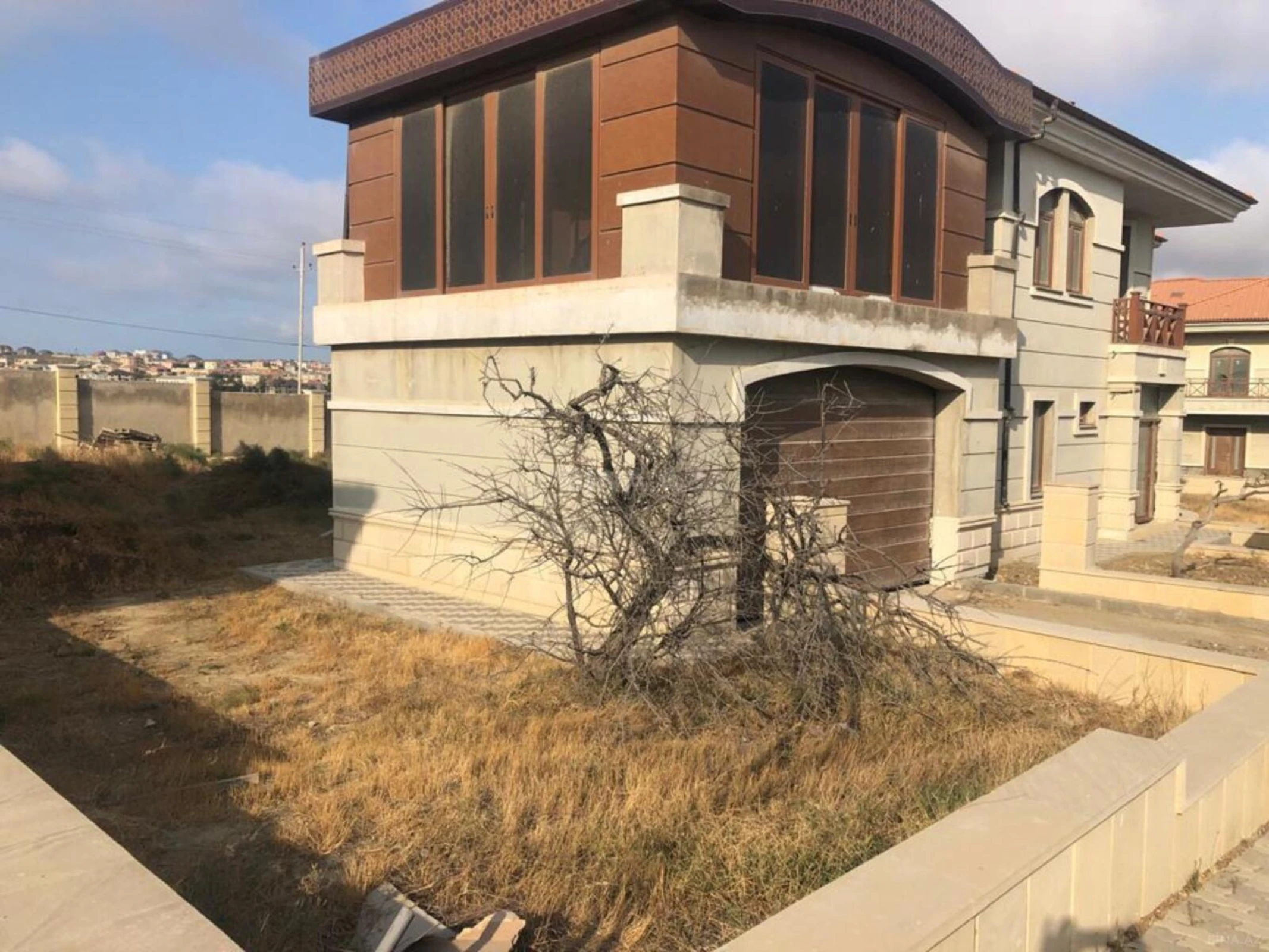 Satılır 8 otaqlı həyət evi 300 m²