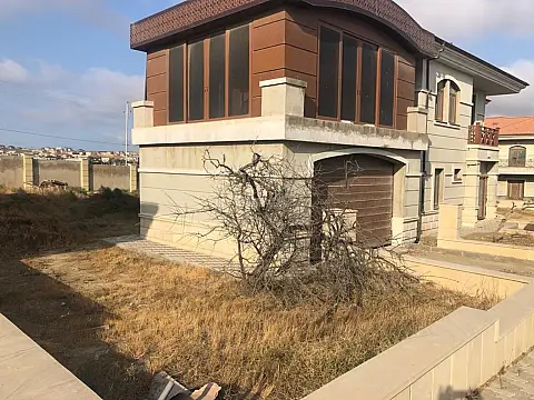 Satılır 8 otaqlı həyət evi 300 m²