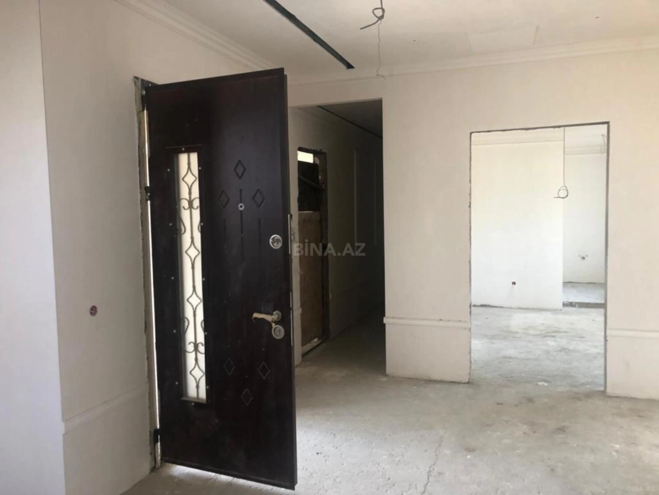 Satılır 8 otaqlı həyət evi 300 m²