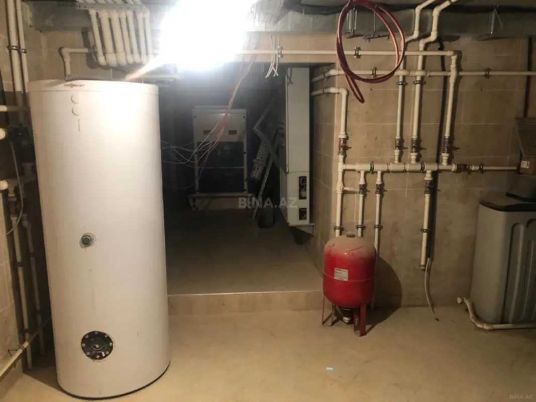 Satılır 8 otaqlı həyət evi 300 m²