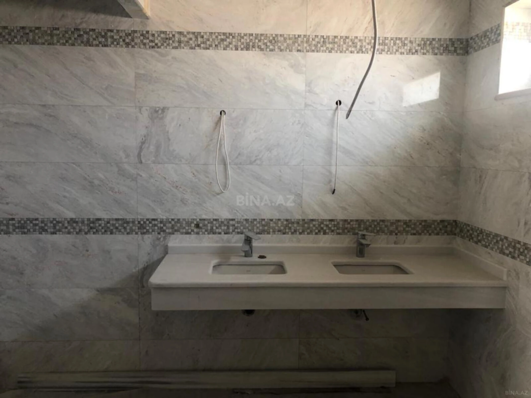 Satılır 8 otaqlı həyət evi 300 m²