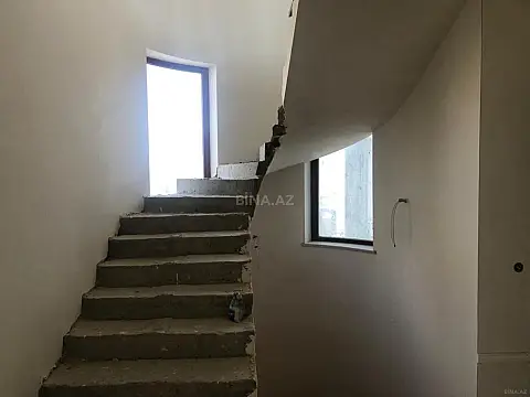 Satılır 8 otaqlı həyət evi 300 m²