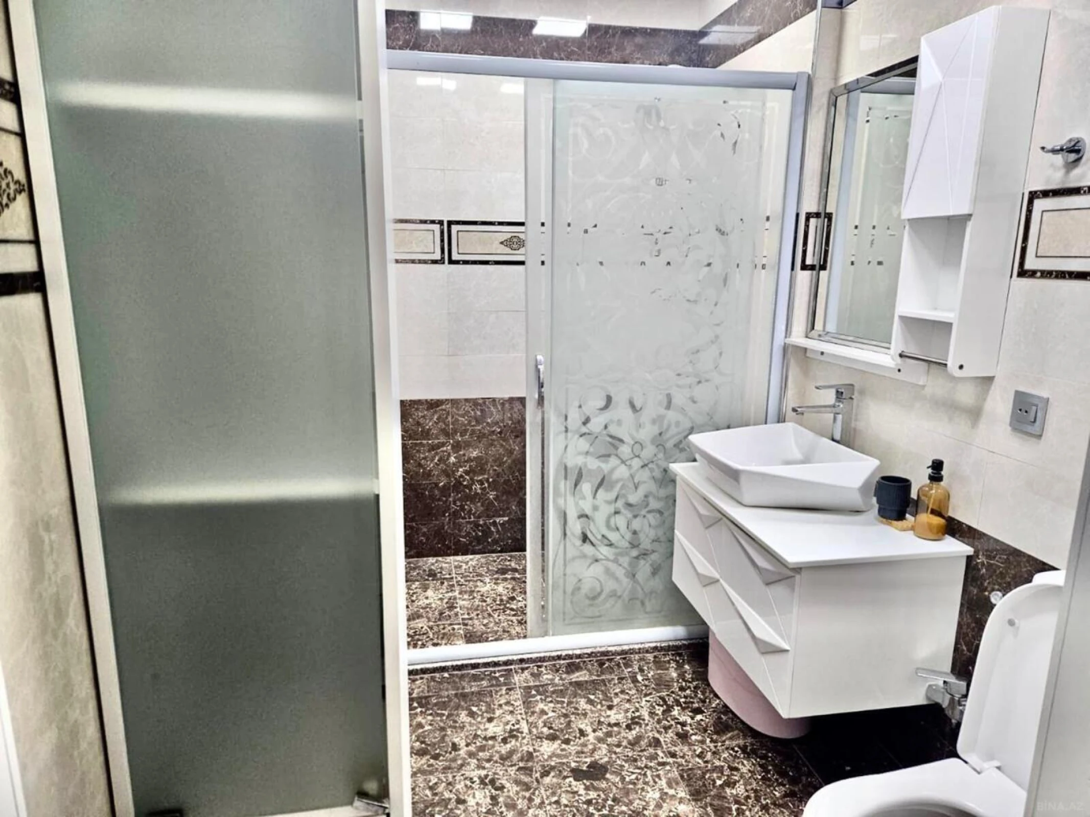 Kirayə verilir 2 otaqlı mənzil 85 m²