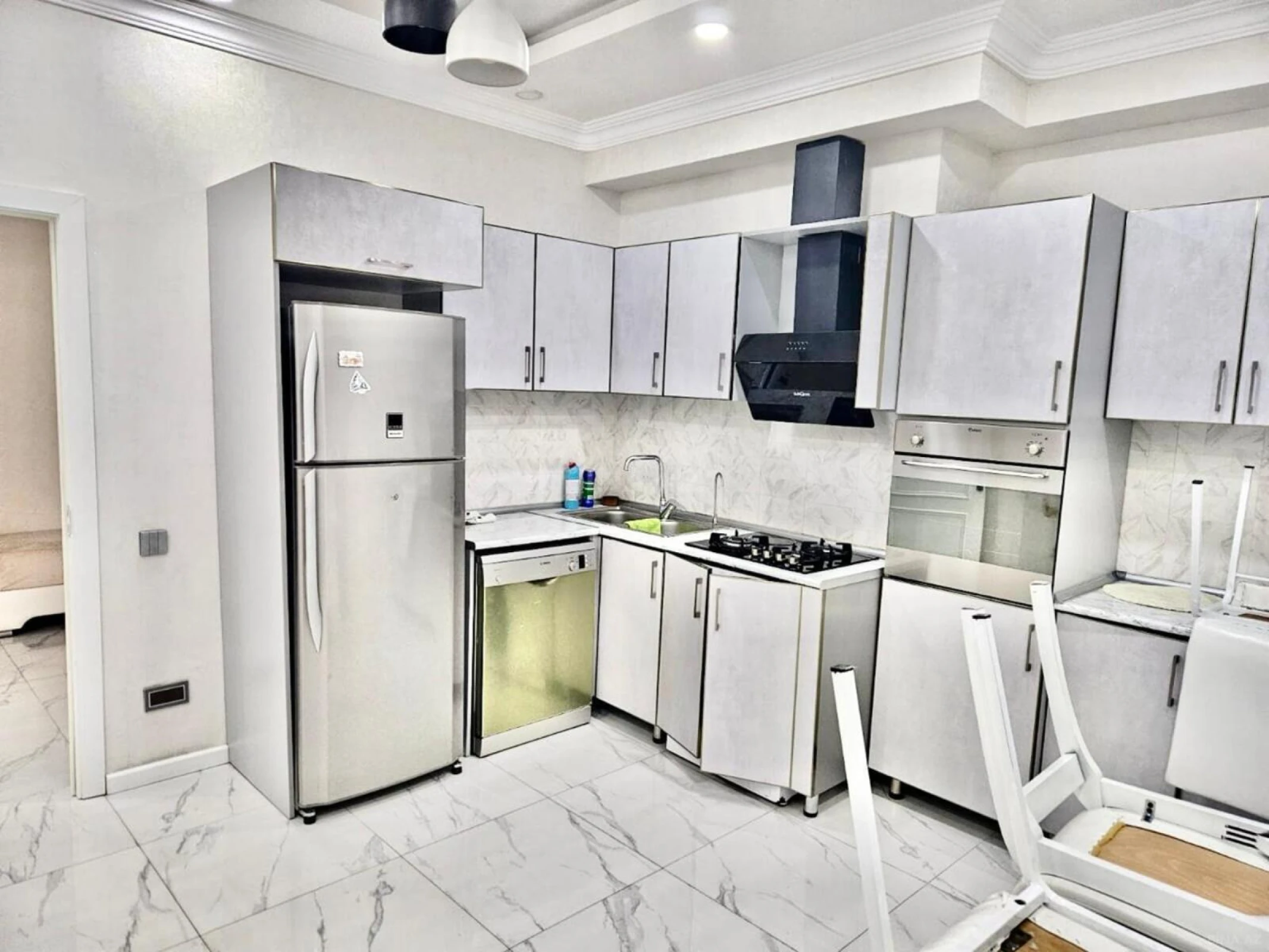 Kirayə verilir 2 otaqlı mənzil 85 m²