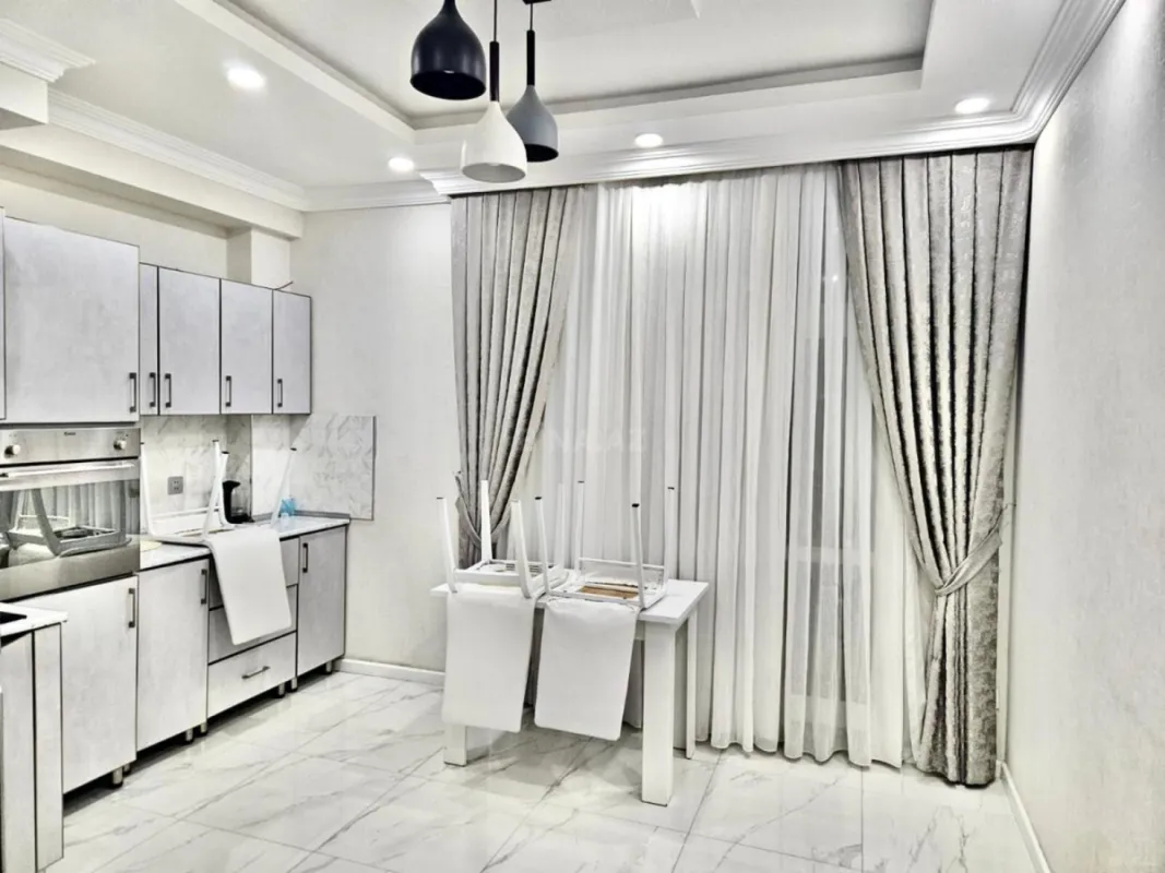 Kirayə verilir 2 otaqlı mənzil 85 m²