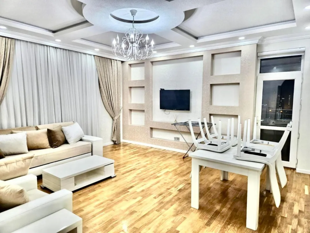 Kirayə verilir 2 otaqlı mənzil 85 m²