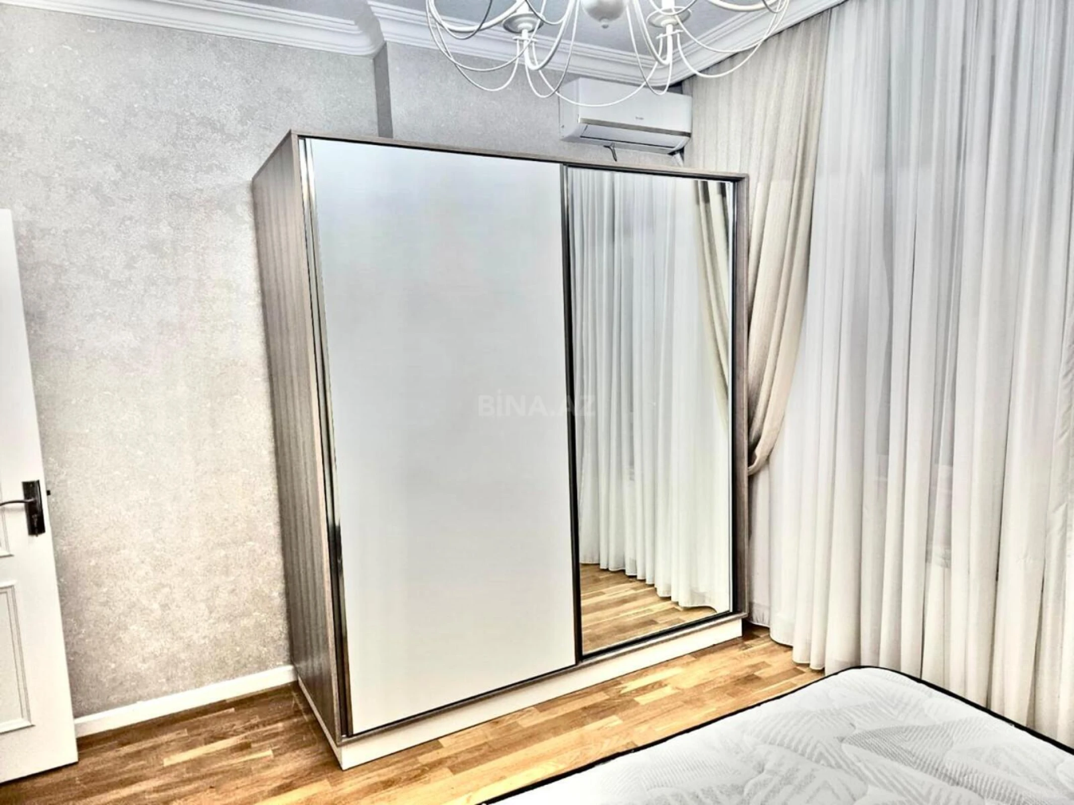 Kirayə verilir 2 otaqlı mənzil 85 m²