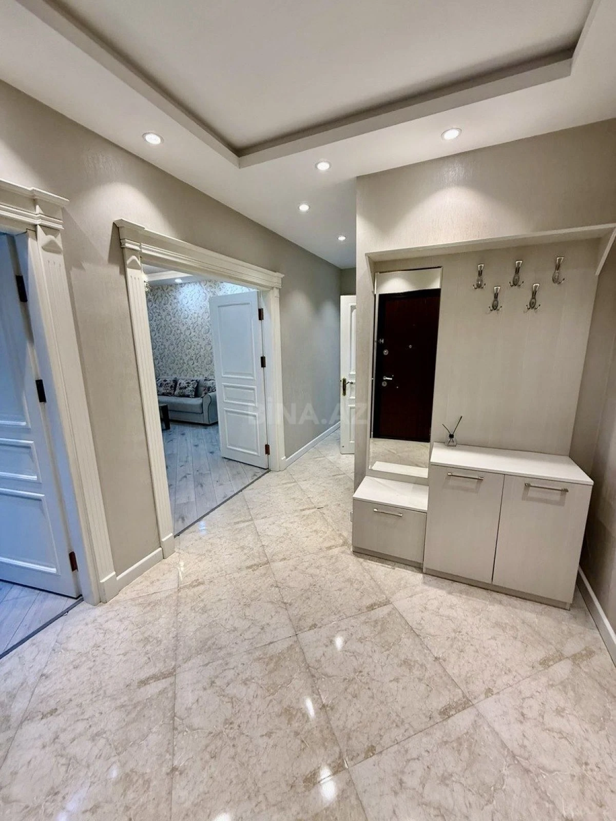 Kirayə verilir 2 otaqlı mənzil 95 m²
