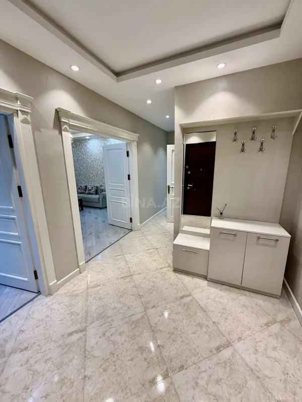 Kirayə verilir 2 otaqlı mənzil 95 m²