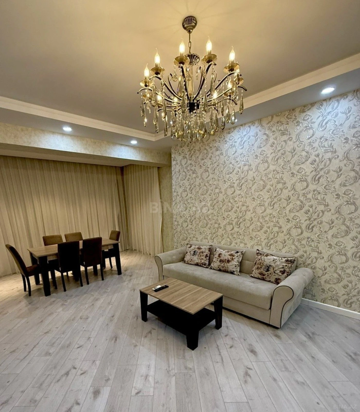 Kirayə verilir 2 otaqlı mənzil 95 m²
