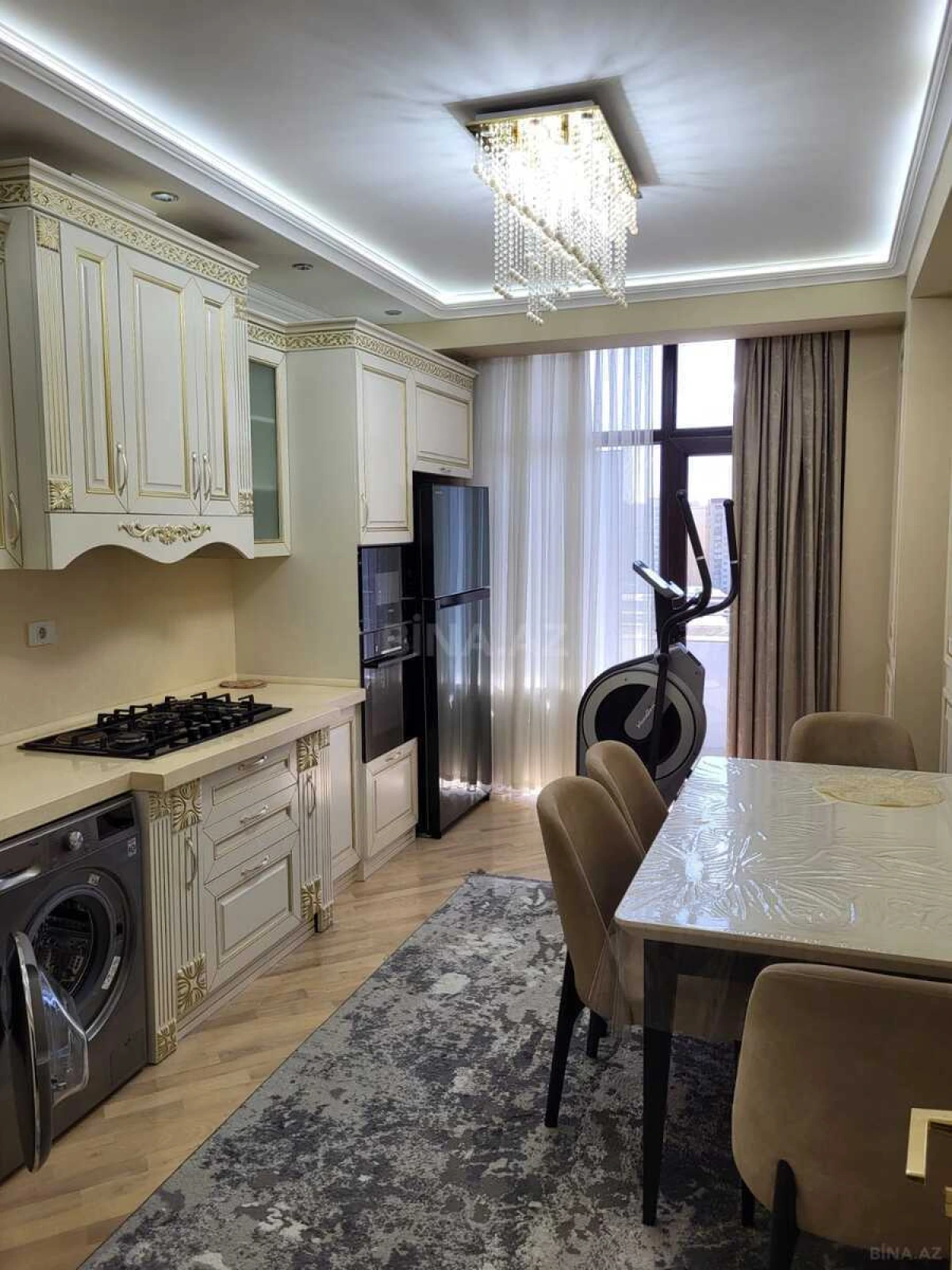 Kirayə verilir 3 otaqlı mənzil 121 m²