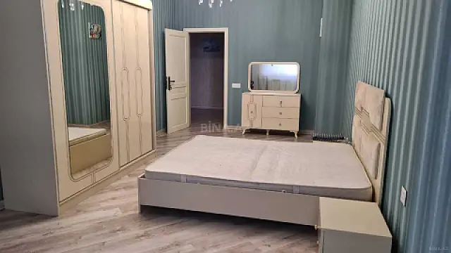 Kirayə verilir 3 otaqlı mənzil 150 m²