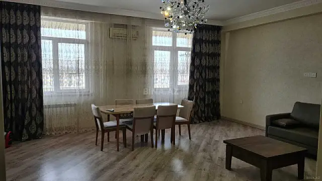 Kirayə verilir 3 otaqlı mənzil 150 m²