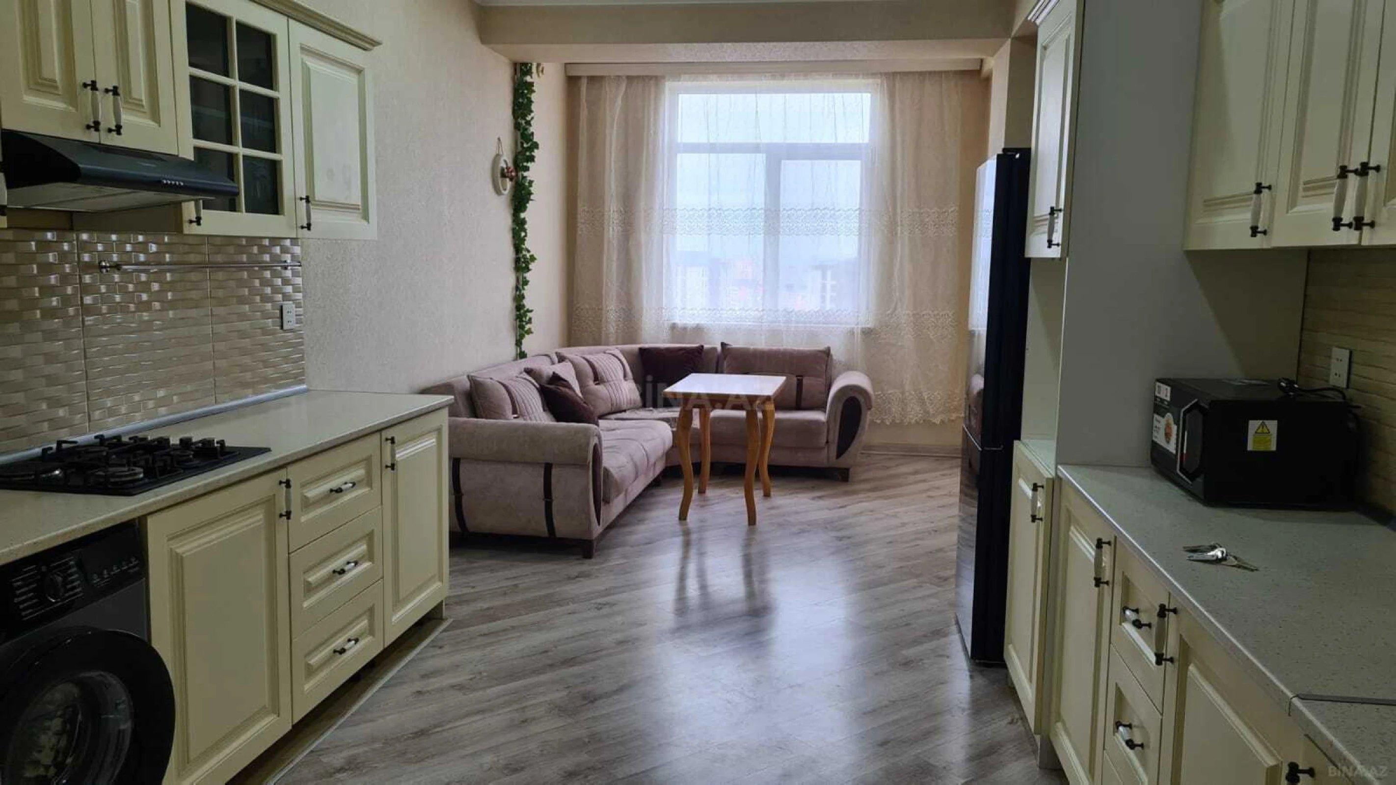 Kirayə verilir 3 otaqlı mənzil 150 m²