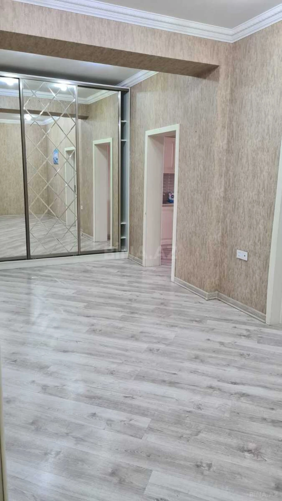 Kirayə verilir 3 otaqlı mənzil 150 m²