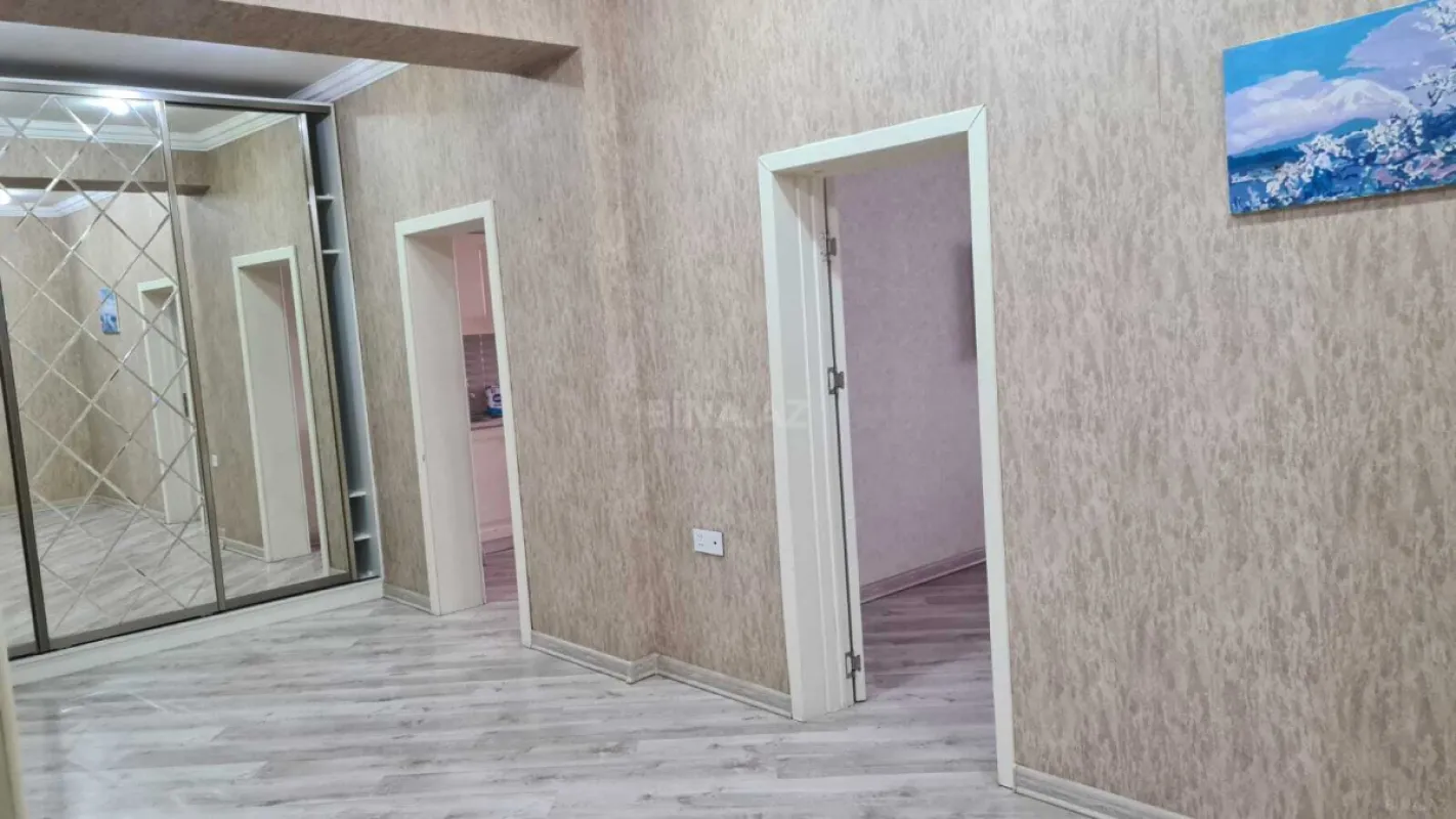 Kirayə verilir 3 otaqlı mənzil 150 m²