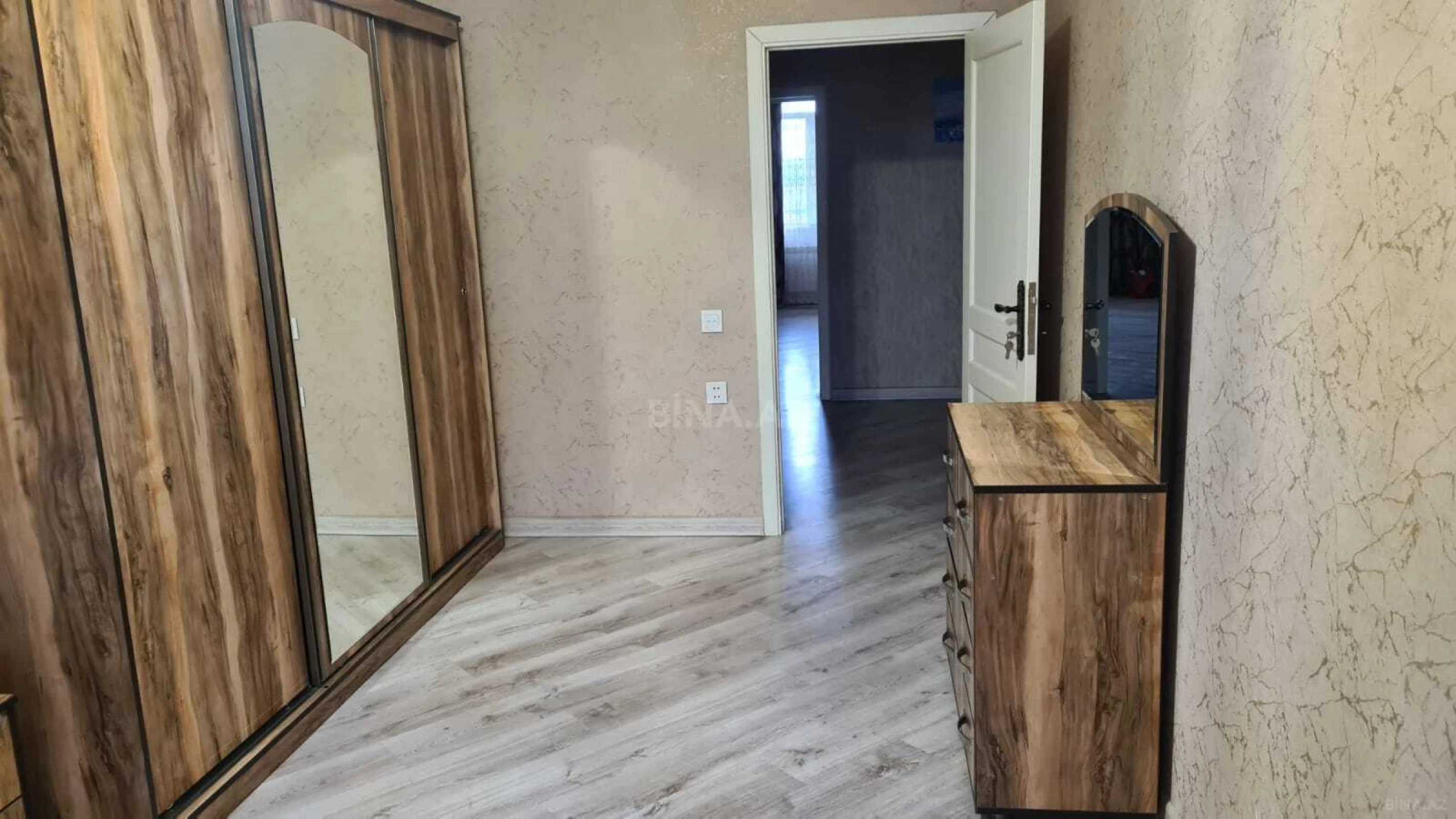 Kirayə verilir 3 otaqlı mənzil 150 m²