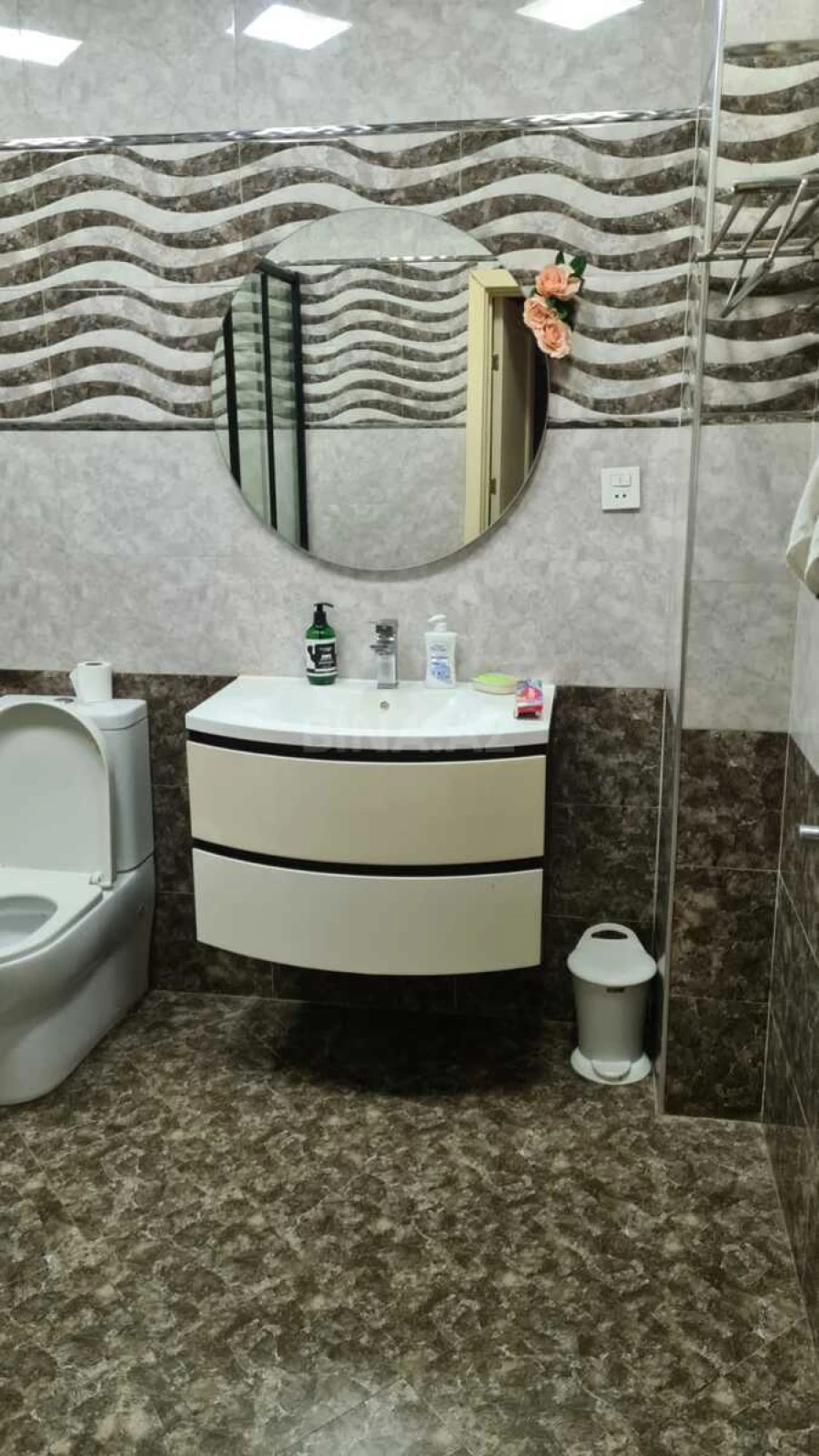 Kirayə verilir 3 otaqlı mənzil 150 m²