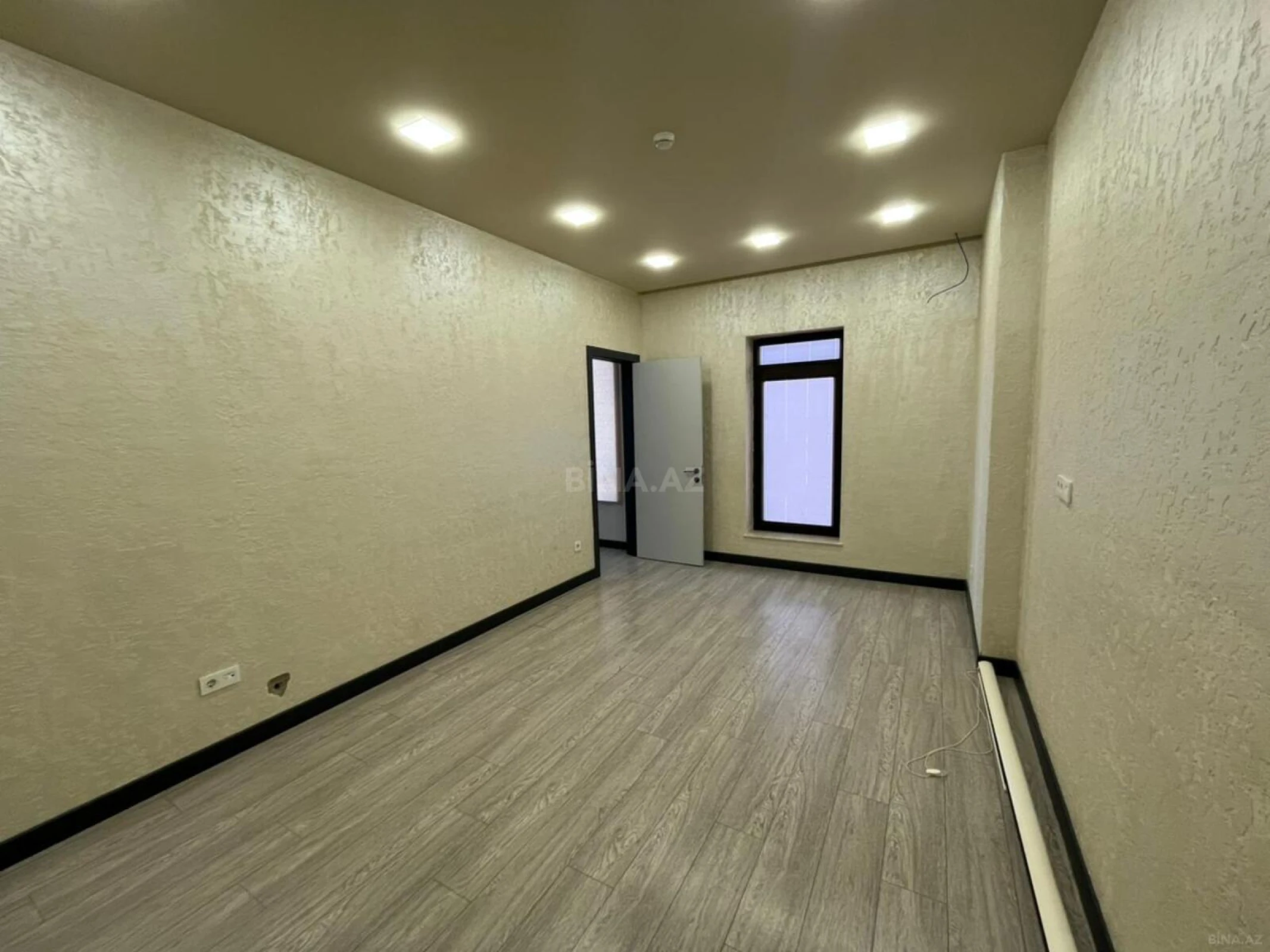 Kirayə verilir 2 otaqlı ofis 65 m²