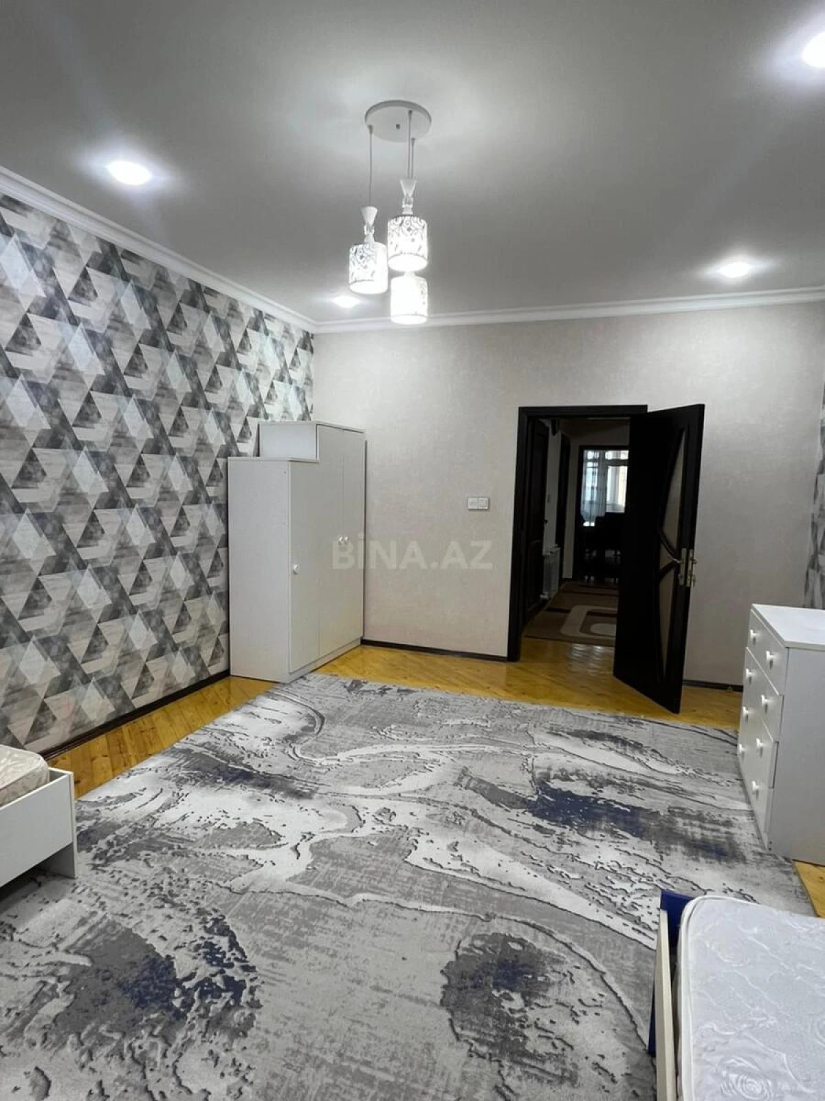 Kirayə verilir 3 otaqlı mənzil 102 m²