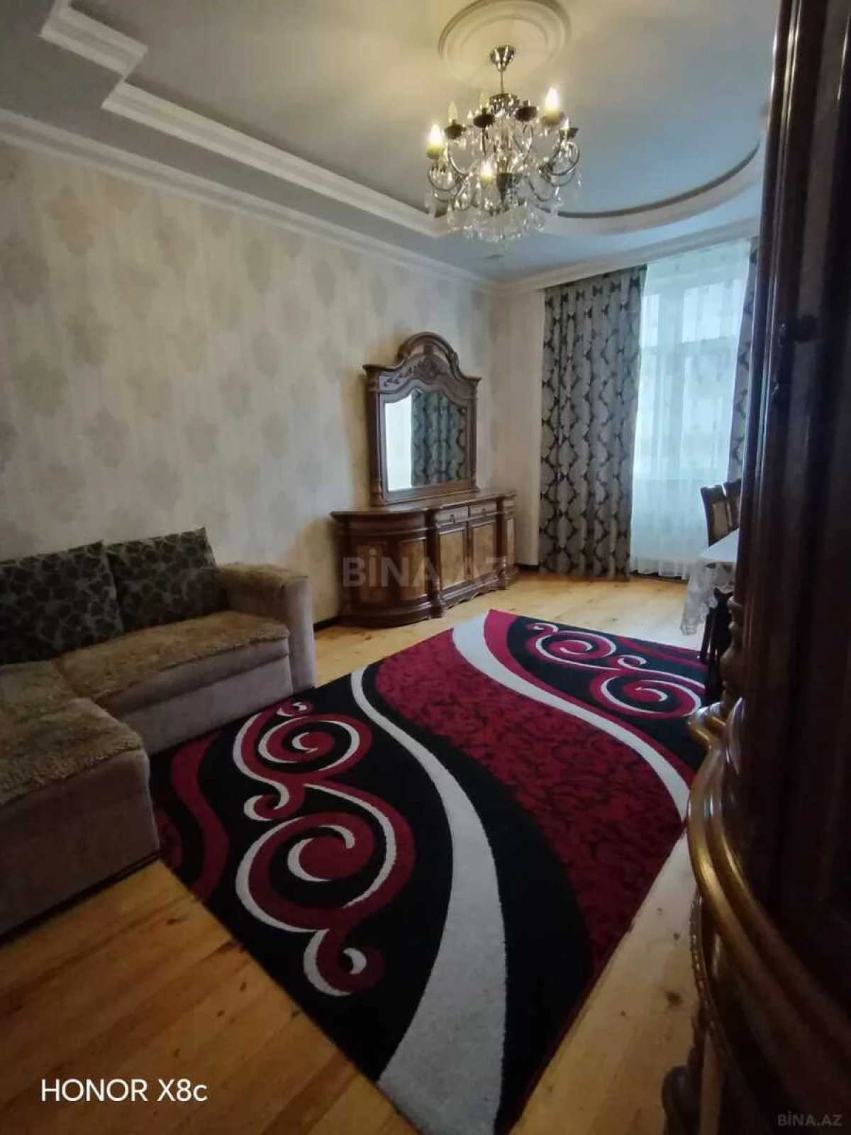 Kirayə verilir 2 otaqlı mənzil 90 m²