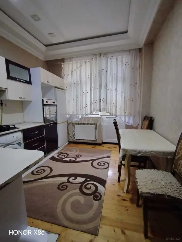 Kirayə verilir 2 otaqlı mənzil 90 m²
