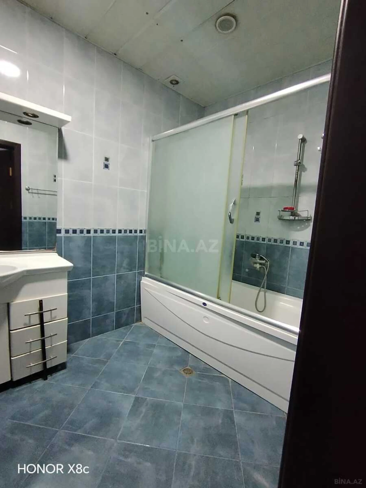 Kirayə verilir 2 otaqlı mənzil 90 m²
