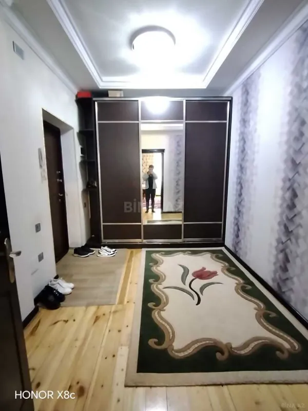 Kirayə verilir 2 otaqlı mənzil 90 m²